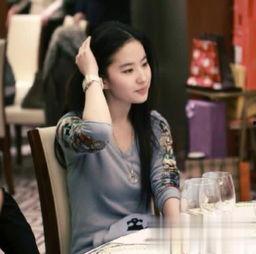 娱乐圈吃瓜博主女孩视频,吃瓜博主女孩带你探秘幕后真相